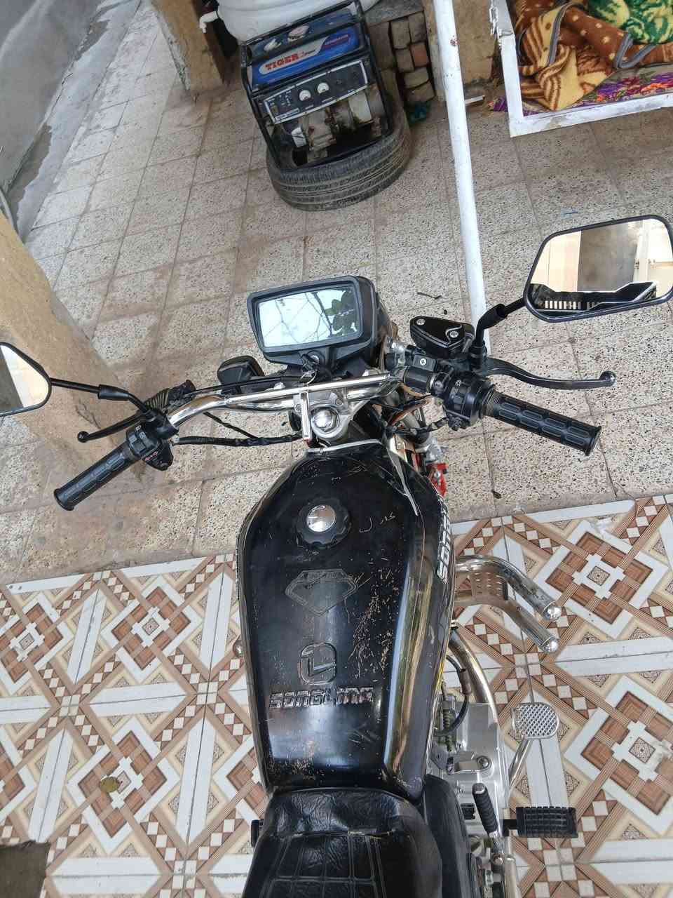 دراجه سيفان ٢٠٢٤ نظيفه كامله سلف دشبول شاشه تايرات دبلات مكينه نقصهه فقط اشاره وحده واكفه الخلفي بكاني الخالص الاسود السعر ٦٠٠ وبيهه مجال قليل حك الجيه *********** اوراق اصليه
