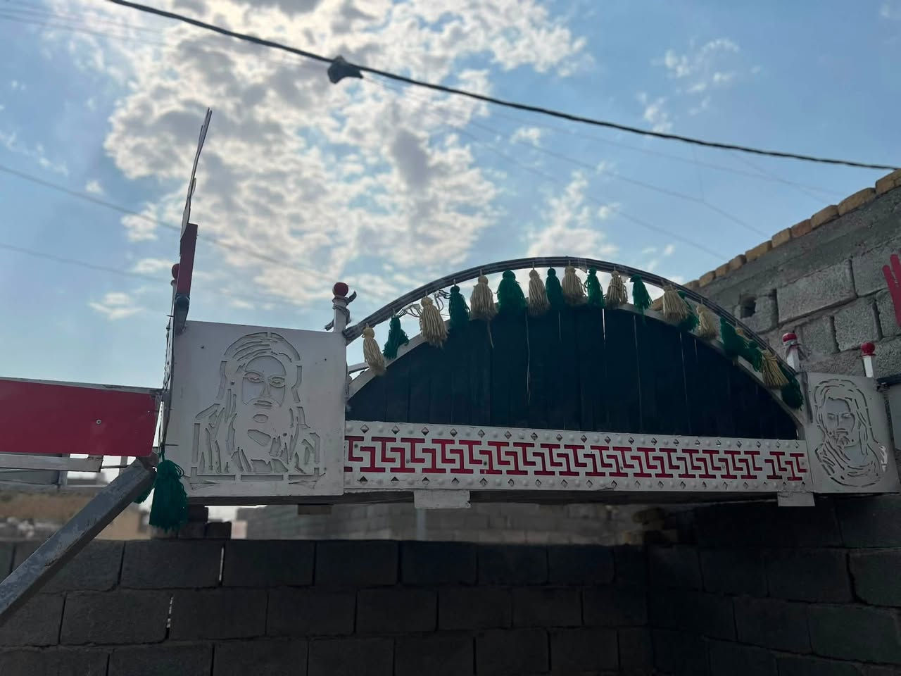 سلام عليكم سيبايه وسماعتين W17 للبيع سعر سماعات 350 وسعر السيبايه ب350 وبيهن مجال مكاني كوت رقمي ***********
