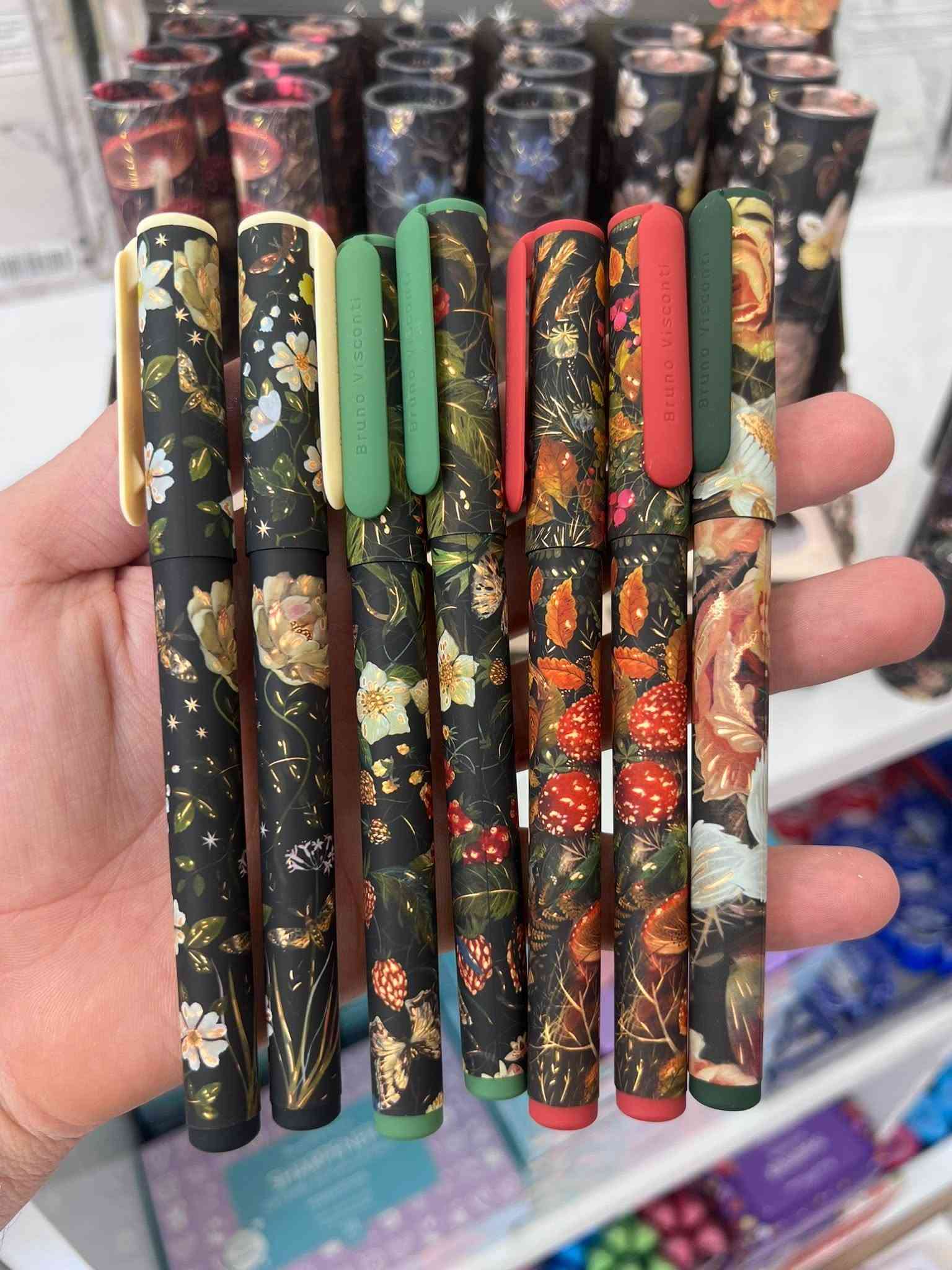 قلم جاف • خط ٠.٧ • علبة هدايا