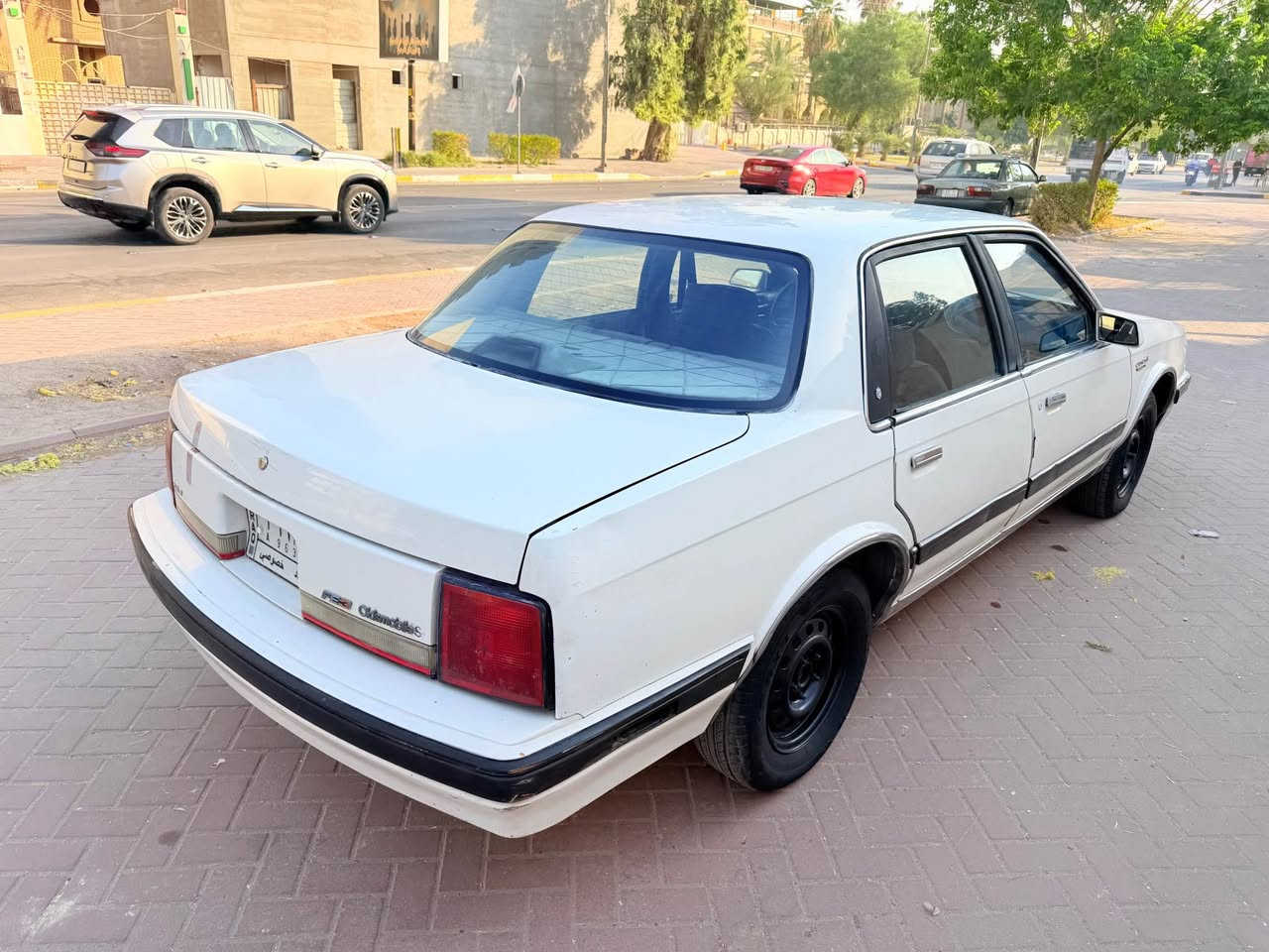ياالله
السلام عليكم
اولدز موبيل 1990
رقم بغداد تحويل مباشر
منظومه تبريد كامله شديتلها التبريد مالتها ثلج 
حدادية كاملة 
نوزلات + بلكات جديده تايرات جديدة قبل شهرين شديتها 
كير ومحرك بلادي صاروخ 
بين قوسين السيارة جاهزه بدون اي نقص 
مكان السياره بغداد / اعضميه
الرقم / ***********
السعر 37 فقط بغداد, العراق
