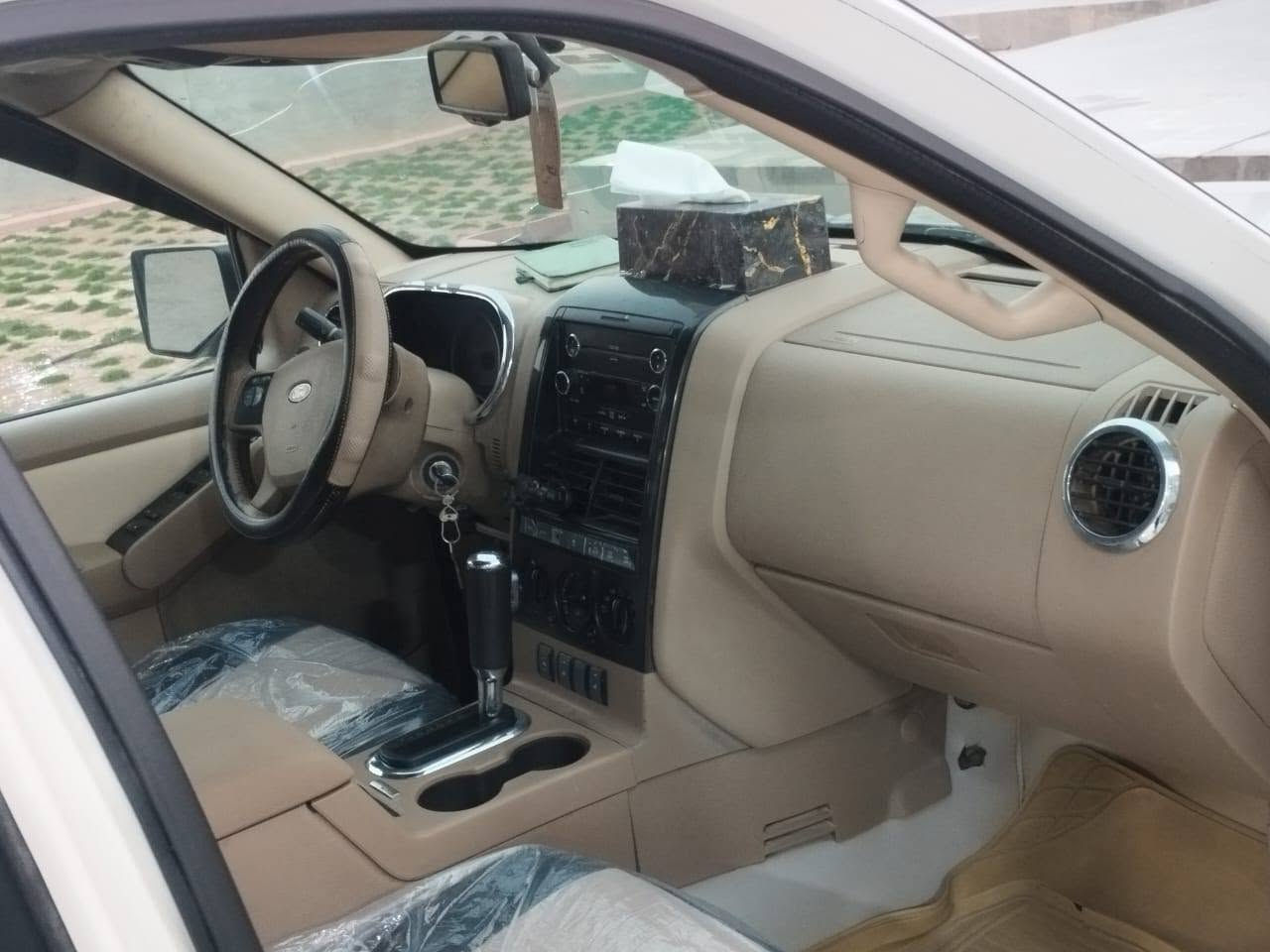 السلام عليكم اخوان فورد اكسبلور مكفولة كفاله عامه فقط بارد خشم البنيد 
 السيارة مديل 2010  محرك V6 4000 المرغوب 
رقم بغداد  بأسمي تحويل مباشر 
جاهزه من كلشي حدادية صدر تايرات تبريد منضومة بانزين 
باتري كير محرك بشرط الراغب بالشراء سعر السياره مناسب 
110 ورقة شدة وعشرة اوراق بيها مجال قليل حك الجيه مكانها الانبار الفلوجة 
التواصل على الرقم :
‏‪***********‬‏

