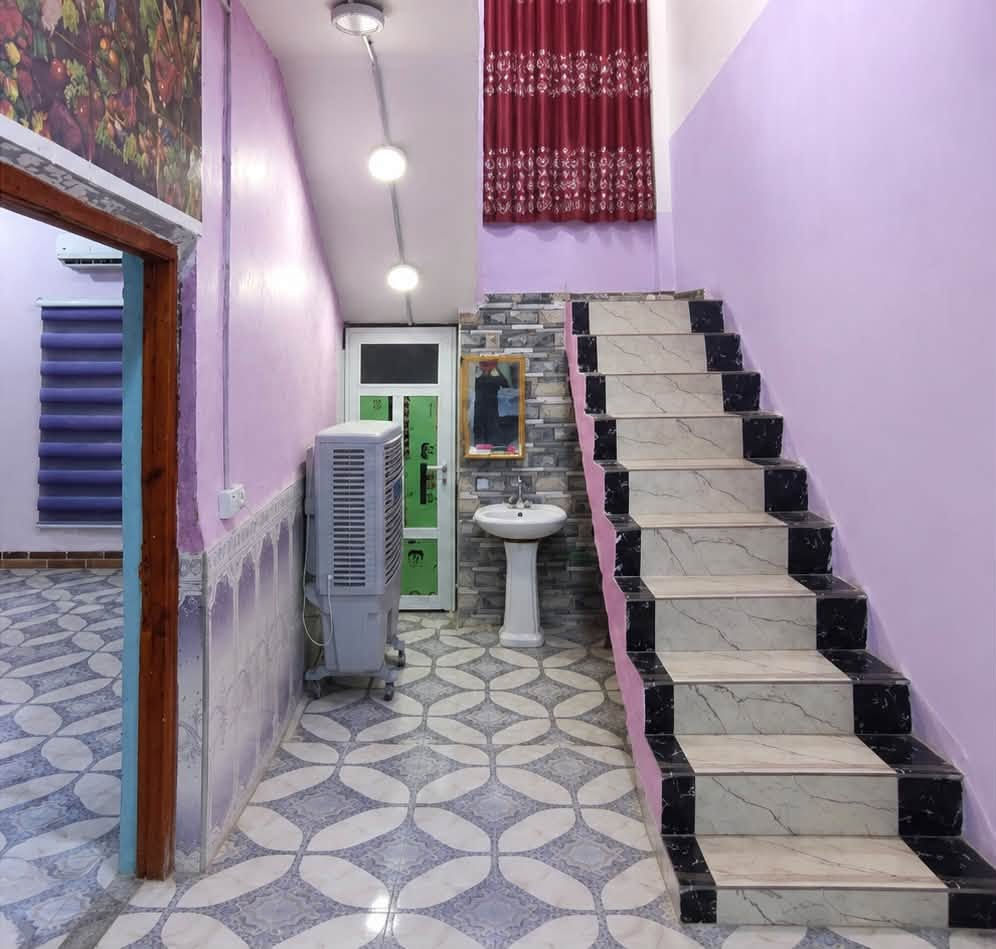 بيت للبيع مساحه م220 طابو صرف البيت نضيف او بناء طابوك مكانه في العكيكه الفرع الثاني يم مدرسة الافق الاهليه البيت (غرفتين -صاله -مطبخ-استقبال -مغاسل داخليه وخارجيه ) او مثل ما موضح لكم بل صور السعر (80) او بي مجال    ***********

نص مكتوب في الصور:
- SHOT ON POCO X3 NFC