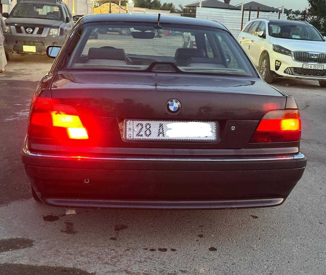 اسلام عليكم BMW (خفاش) (740 ,8سلندر)
سياره لون بنفسجي غير محدد 
السياره كير و مكينه حاويه
صدر امامي و خلفي جدد
تخم تاير جديد
المواصفات 
.صندوق شفط
.مرايات كهرباء
.فتحه سقف
.سستم صوت كامل
.كشنات كهرباء
.مثبت سرعه
.جام 4اوتو 
.حساس امامي
.حساس خلفي
.ستر لك
.تلفون
السعر : 65ورقه و بيهه مجال
المكان بغداد الدوره 
للستفسار اتصل على الرقم و بي واتساب :***********
