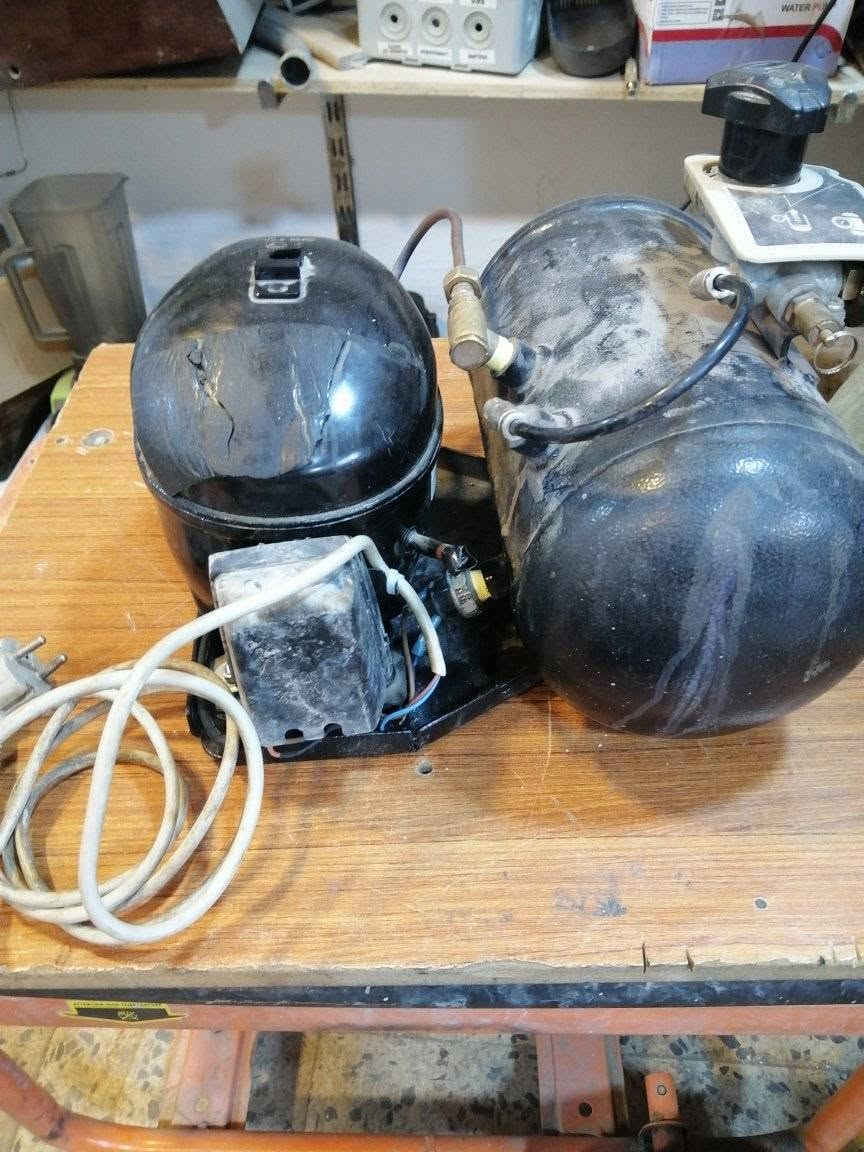 كومبريسر هواء صغير جدا للاعمال البسيطه والصغيره جاهز شغال..البيع لأعلى سعر
بغداد الشعله
