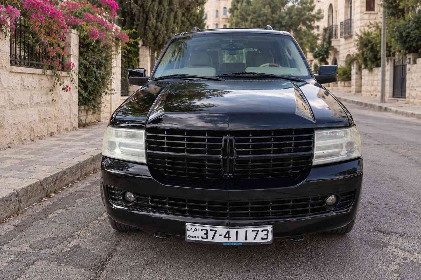كاش أو اقساط من المالك مباشره
***********796555976 
لينكولن نافيغتور 2007 
فل كامل بحاله الوكاله 
فحص كامل فل مسكر 
ثلاجه داخليه
كراسي مفصوله 
فتحه سقف
كوشوك جديد جنط20 
بلاك اديشن 
مكانيك بحاله الوكاله 
ممشى قليل 
ترخيص منخفض
5.4cc 
ترخيص ل شهر 3 
كاش أو اقساط من المالك مباشره ***********796555976
