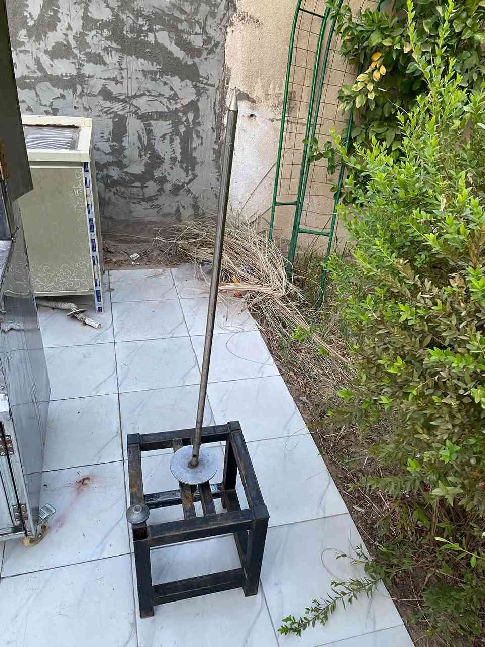 السلام عليكم من رخصة الادمن شواية شاورما بحالة نضيفة جدًا السعر 150
قاعدة شيش شاورما + الشيش + سكين شيش ومبرد السعر25 
مكاني كربلاء حي الامامين 
*********** واتس 
*********** هاتف
