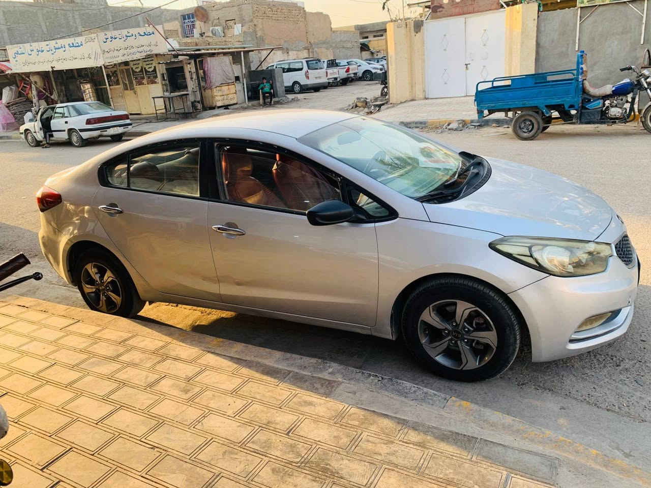 السلام عليكم للبيع سيراتو خليجي ٢٠١٥
صبغ قطعتين بنيد وجاملاغ محرك 1600 جديد كير جديد صدر جديد مواصفات نص فول
السعر 97 
***********
