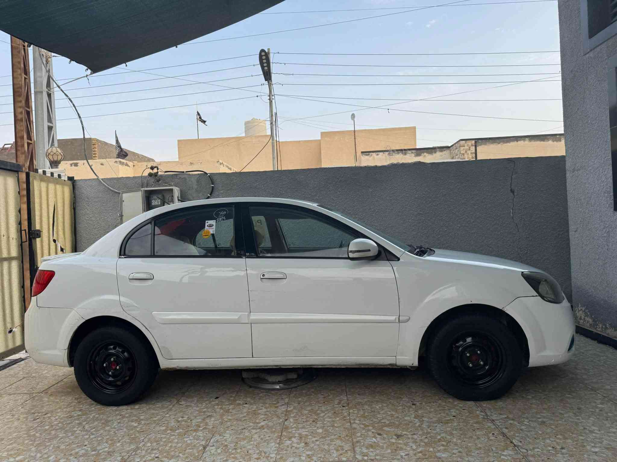 السلام عليكم 
كيا ريو للبيع ٢٠١١ خليجي ١٦٠٠ مكينه كير تبريد حداديه في حاله ممتازه مكفوله من الصبغ والتبديل فقط باردات في باب السايق ودور الحاملغ الخلفي السياره باسمي هزه جديده مداور ثاني يوم مكان السياره السماوه المركز السعر ٧٤ وبيها مجال بسيط شرط التحويل ***********
