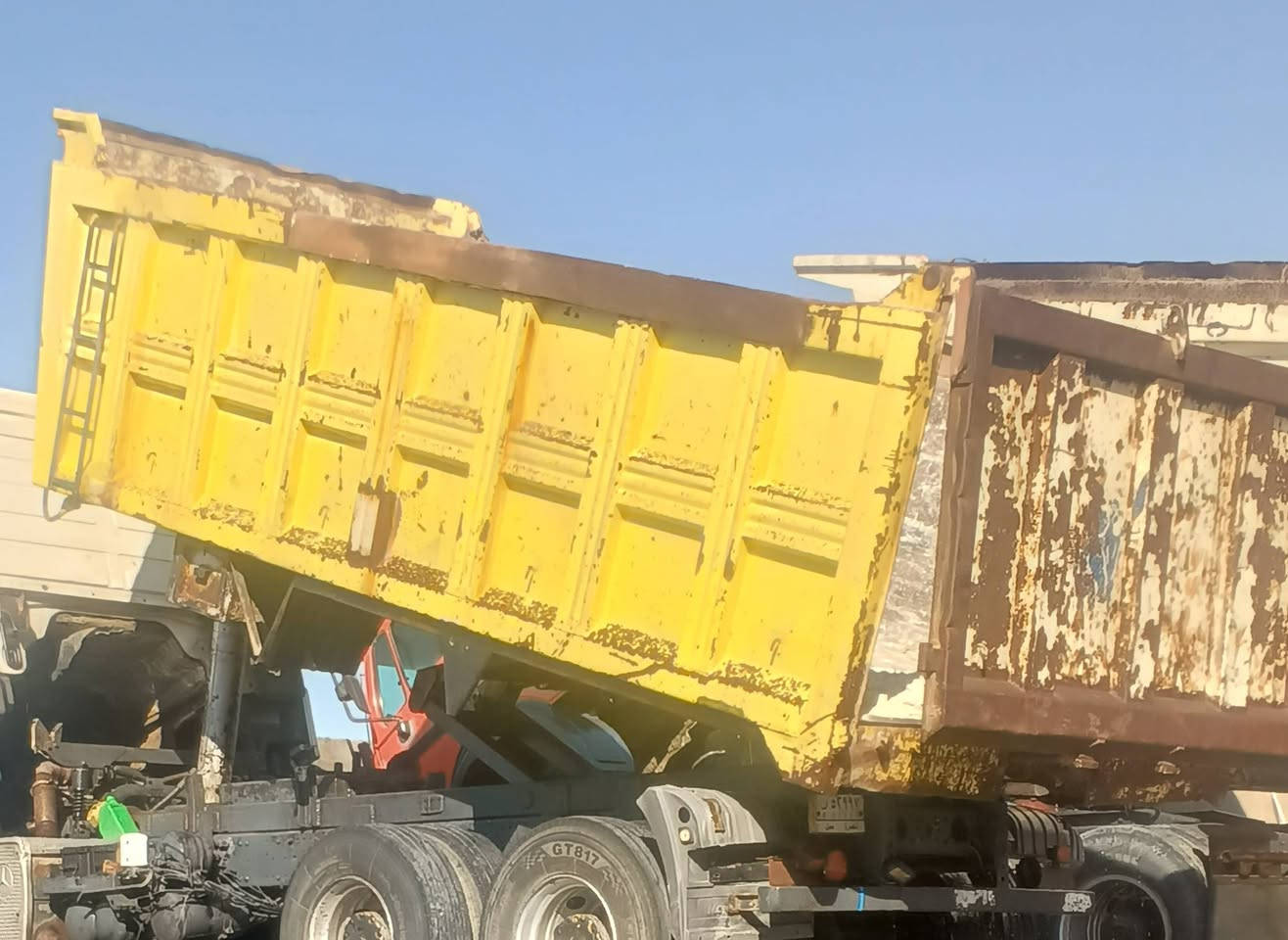 السلام عليكم بدي علم لبيع طوله٥ونص 
وياخزان دهن مال مقطوره+ونج نضيف
ودبل شاسي لف جديد 
واي استفسار اتصل***********
يرهم اكتروز البي
