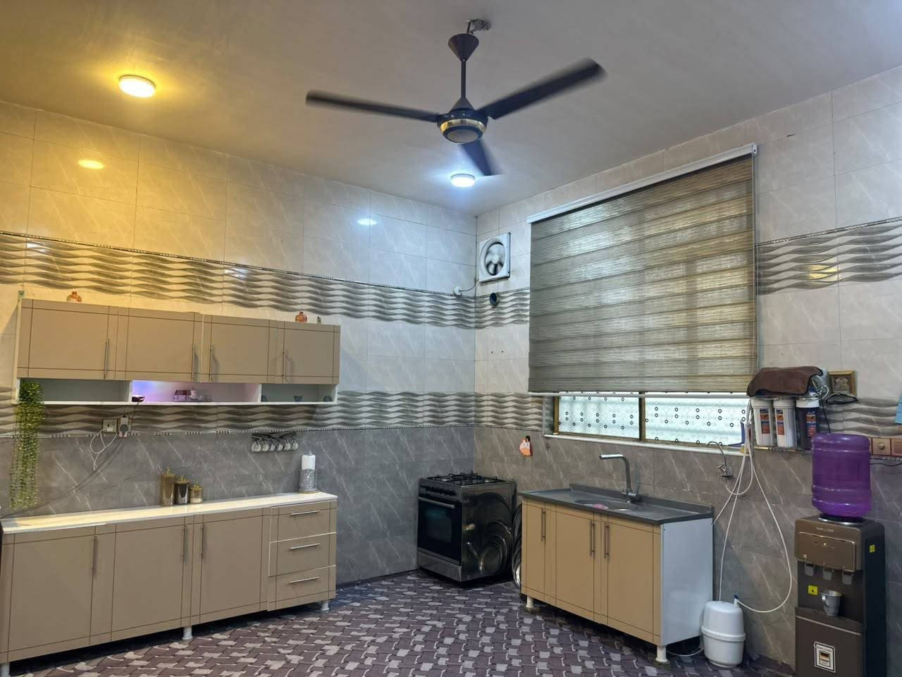 السلام عليكم
🏡 بيت للبيع – طابو زراعي سند 25 ب اسمي 
📍 الموقع: حله تقاطع العلويه شريفه ع منطقه الجهاد قرب مسبح عشتار . 
🔹 المساحة: 200 م²
🔹 البناء: حديث (طابوق وسقف صب كونكريت)
🏠 يتكون من: 
- مطبخ  
- استقبال  
- صالة  
- غرفتين نوم  
- مجمع صحيات  
سعر مناسب 
📞 للاستفسار:‏‪***********
                      *********** واتساب
