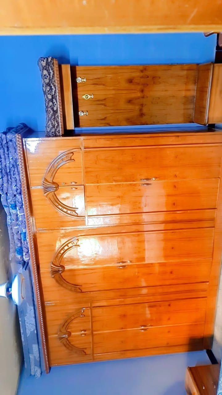 غرفه اخشاب صاج درجه اولى للبيع سعرها 575 وبيها مجال قليل وبيها توصيل ***********
