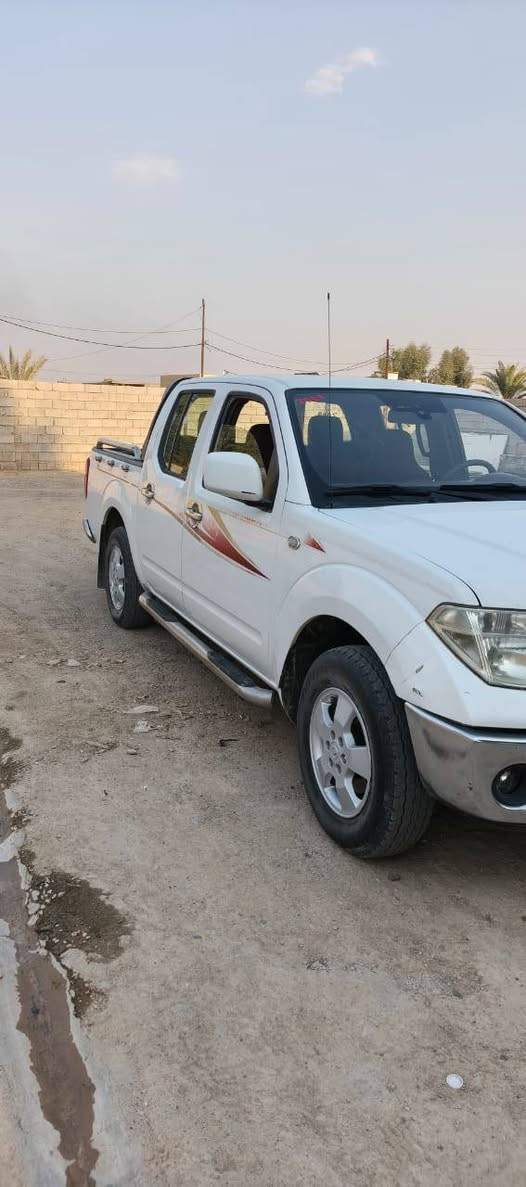 السلام عليكم  سياره نافاره نيسان 2009 كير محرك بطهFFT 3000 تخم تاير جديد صدر جديد كابون بانزين موجود لايوجد قطرت صبغ بيه بارد قليل تبريد ثلج السعر 82 وبيه مجال 
الاستفسار على رقم 
*********** دكوك, كركوك
