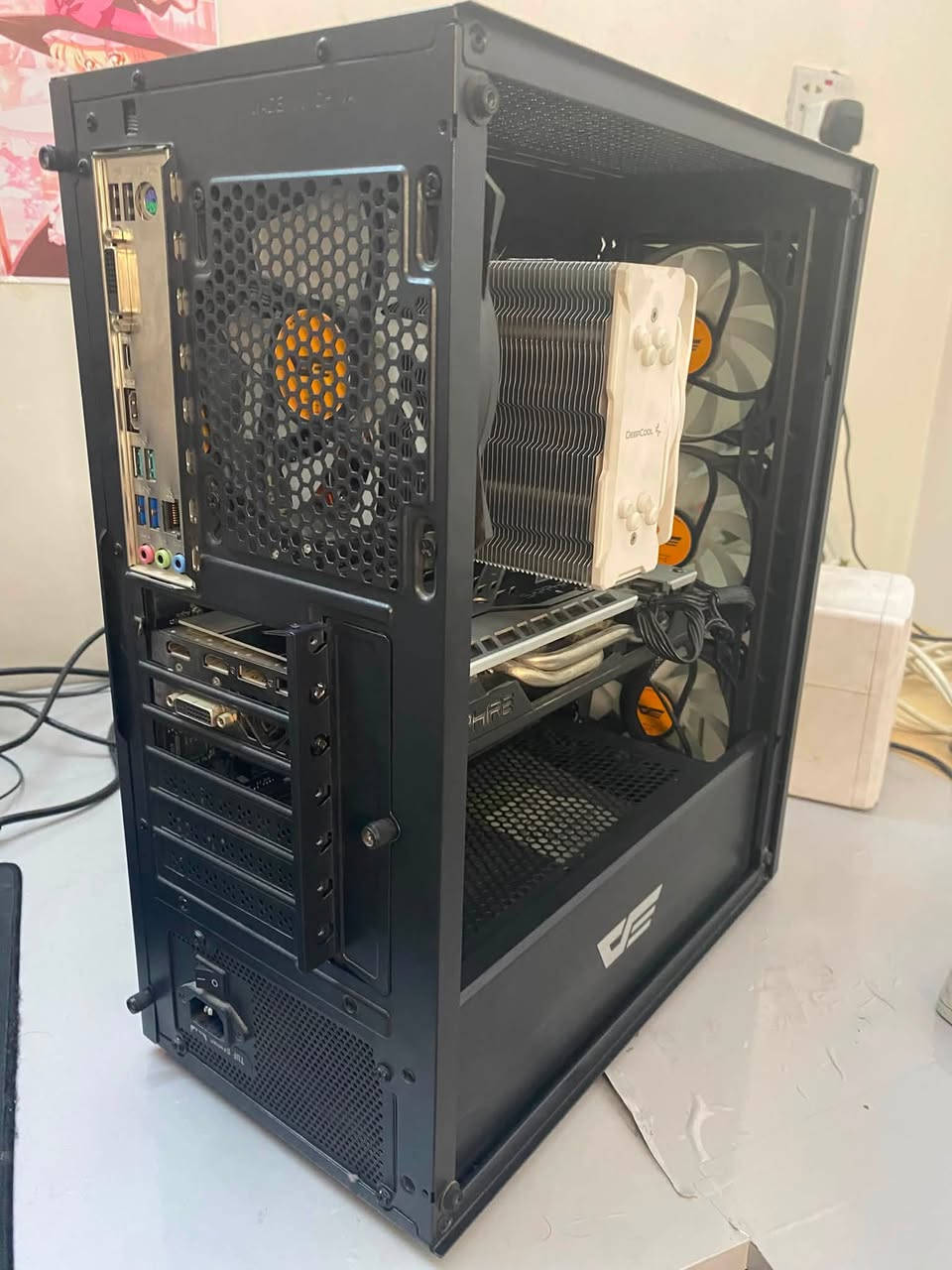 تجميعة مستعملة للبيع
المواصفات : 
CPU : Ryzen 5 4650G pro (6 cores / 12 threads)
MB : Asus tuf B450-PLUS GAMING
GPU : Radeon RX 580 8GB Sapphire
RAM : XPG Spectrix D60G (16GB DDR4 8*2)
STORAGE : Adata SU750 (1TB)
POWER SUPPLY : Asus TUF GAMING 550W Bronze
CASE : Dark Flash 352 plus

Maximum CPU temp : 76°C
Maximum GPU temp : 77°C

الفان الفوك مرات تشتغل ومرات توكف، بالنسبة لباقي القطع نظيقة ومابيها شي، كلشي موضح بالصور
كل كراتين القطع موجودة
السعر : 450 الف وبيها مجال
مكاني بغداد - حي الحسين
للأستفسار : ***********
