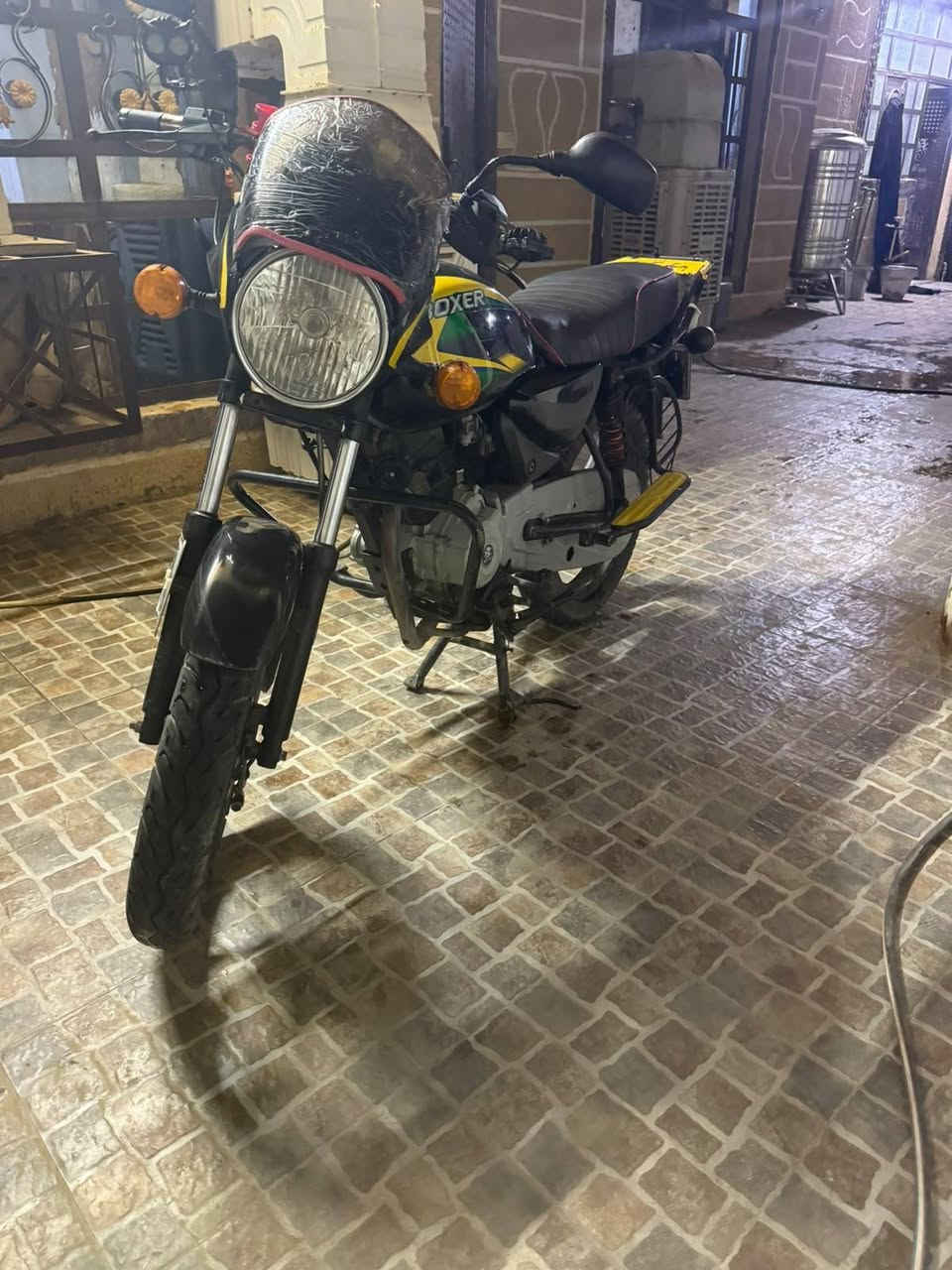 سلام عليكم بوكسر موديل 20 مرقم ارقام نكليزي شرط تحول سعر 1400 وابيهة مجال تصال على رقم *********** غير متواجد على خاص

