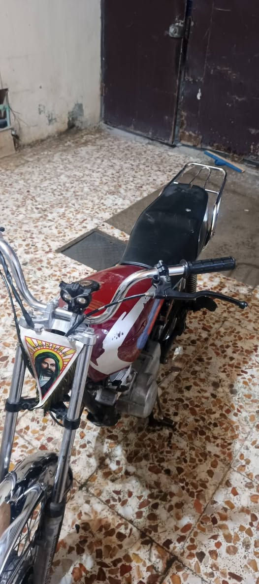 سلام عليكم اربع كير كلك محرك لا يبخر  دراجه من شغل البيت السعر 275 وبي مجال العنوان نجف شارع مطحنه مقبيل قريت الغدير التواصل ***********

