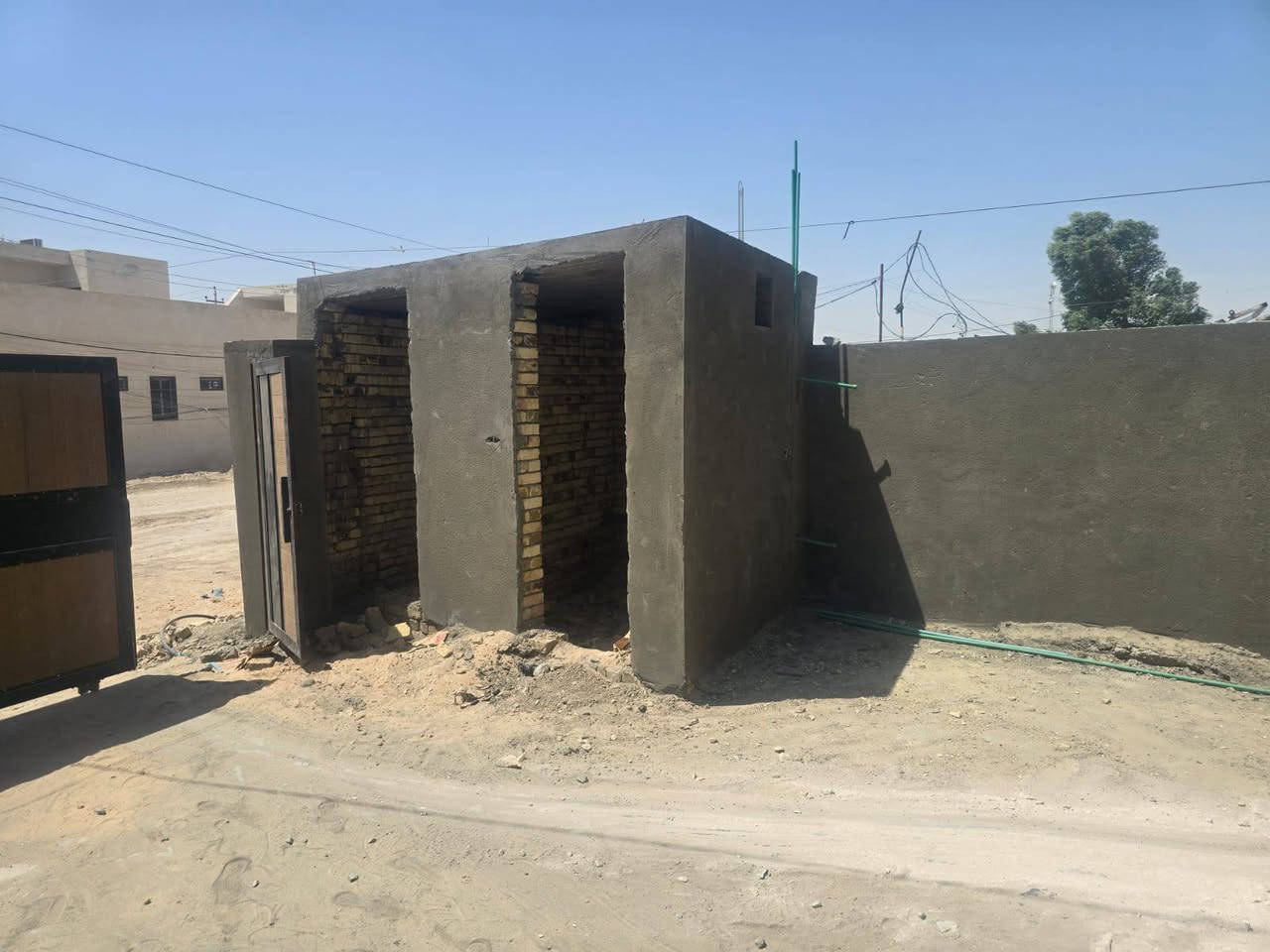 بيت زراعي ابوغنم حي التجار الموقع الحولي الفاصل بين الزراعي والطابوالمساحه 350هاتف ***********
