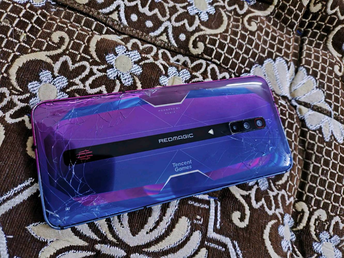 ريدمجك6جهاز عالمي مال العاب معروف شاشه 165هيرتز ذاكره128رام12شفتات لمس سلاسه فول بس ضهر بي فطر وخلاص ممئثر بصمه شاشه للبيع او مراوس وي ايفون 260وبي مجال مكاني كركوك***********