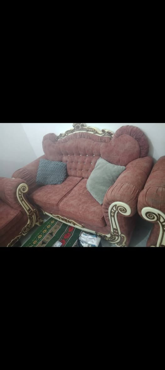 تم ملكي مصري للبيع 10 مقاعد نضافته 90 بال 100 سعره 400 وبي مجال  ***********
