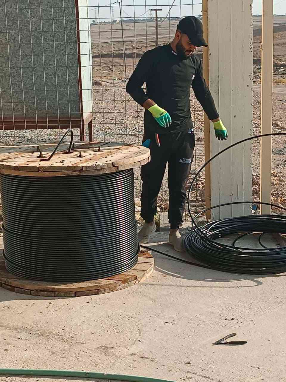 كهربائيين كادر ابو العباس لتسليك الكيبلات في الموصل
و سهل نينوى وتحويل مواقع في 

داخل الموصل تحياتي الجميع 

*********** ابو العباس الكهربائي 🦅 ⚡

*********** ابو العباس الكهربائي 🦅 ⚡
