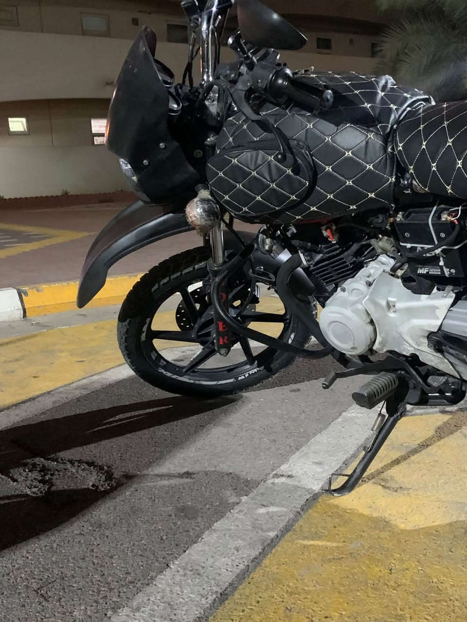سلام عليكم رجائا اقره منشور قبل لاتتصل والسوك كلشي بي السعر 1350 وبي مجال بسيط جماعت 1200 مابيع ياحبيب كلبي ميعجبك السعر اعبر منشور يولي 

اوراق اصولي شرط الترقيم

بوكسر 22 طالعه بل 22 بس الاوراق تقره 21 بشهر 11 الدراجه نضيفه وشلعه معدل تشك الكاع  دراجه مفتوح بس كور فوك عليها منضومه زنون قويه دهن اصلي جديد دراجه كامله مكمله وياها صارصنه رياضي سعرها 80 الف والاصليه موجوده شرط صوتها مال تي ماكس دراجه كامله مكمله نكره سلف نقصها اشاره وحده وكلوبين اشاره وصفاحيه مال باتري فقط  مكاني بسمايه رقمي ***********
