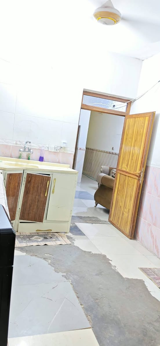 🏠 للبيع دار سكنية طابو زراعي سند 25
📐 المساحة: 100 متر
📏 الواجهة: 5 متر
📏 النزال: 20 متر

🛏️ تتكون من 3غرف نوم
🚿 غرفة نوم واحدة سويت
🏡 دار مرتبة ومناسبة للسكن العائلي

📍 الموقع: بغداد، الشعب، نهاية الفورتات، قرب جامع سيد المرسلين
💰 السعر: 155 وبي مجال
📞 للاستفسار والتفاصيل: ***********
