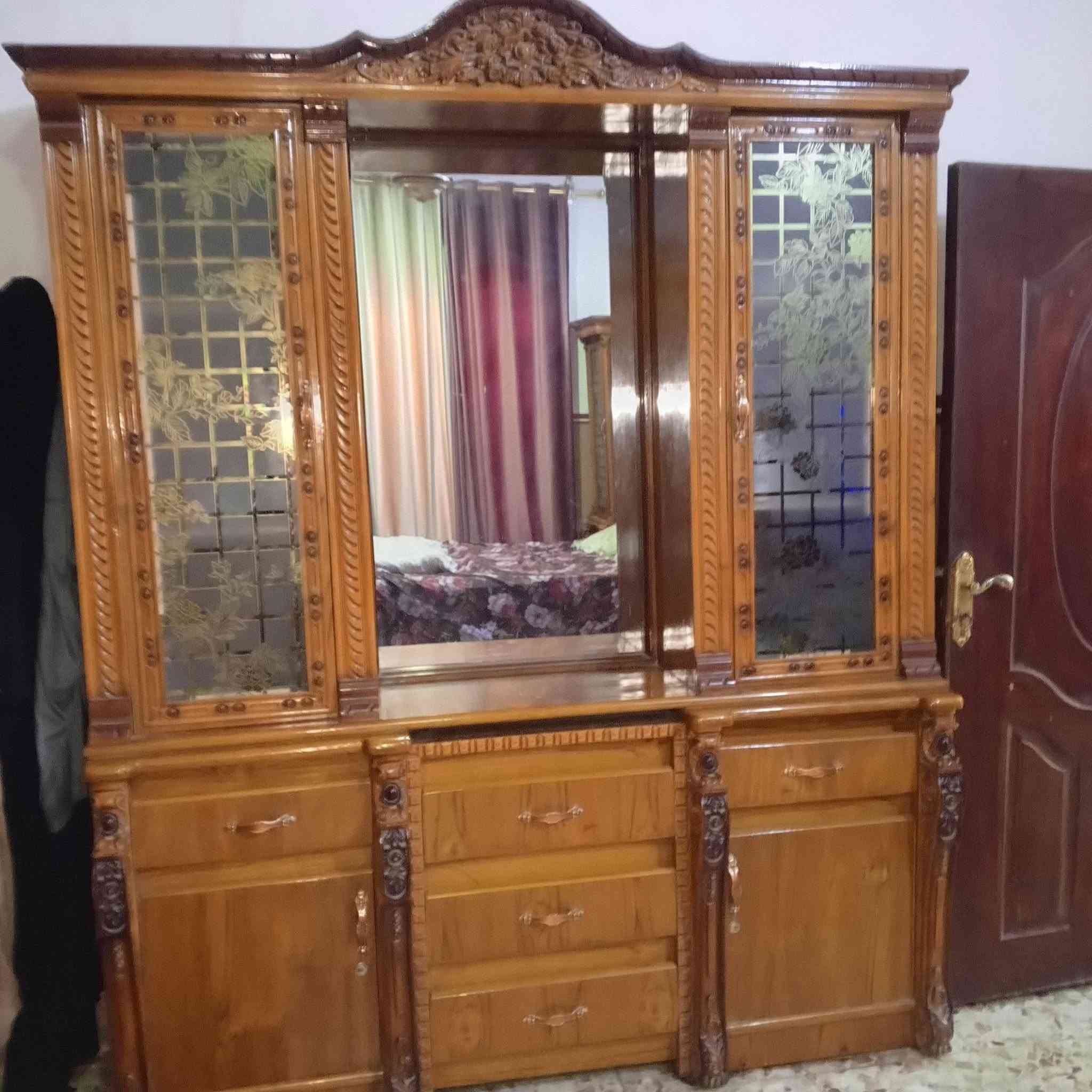 لا بيع غرف تسكم عرقي درجه اول شغل حديث اسم الغرفه ملكيه فخمه الغرف ماصرلي هوي من سكمته  شغله درجه اول الشري يدخل خاص او يستفسر او يتصل عل رقم ***********
