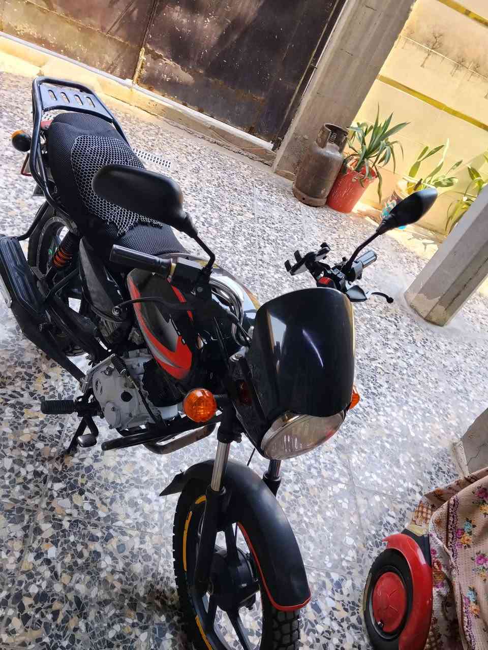 سلام عليكم بوكسر للبيع موديل 21   
شعب حي البساتين 
***********
