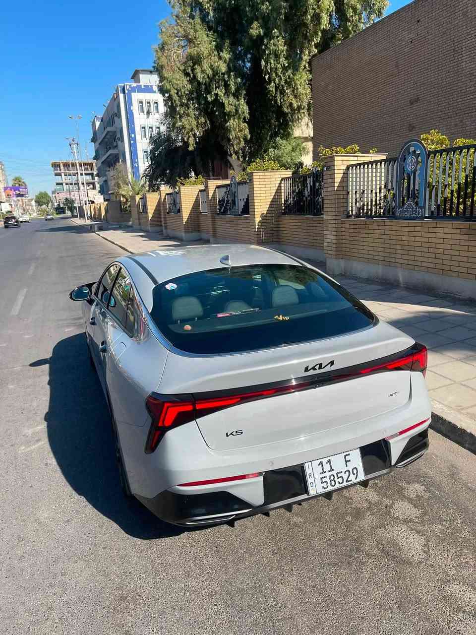 السلام عليكم 
كي فايف 2025 GT Lyin 
مكينة 2500 تنفس طبيعي 
تدفئة كشنات 
تدفئة ستيرن 
فول  (عدة الفتحة)
السيارة بيهة 3 قطع صبغ 
بسعر مناسب 
للاستفسار *********** 
ترهم مراوس
مكان السيارة
بغداد قرب الجامعة التكنلوجية
