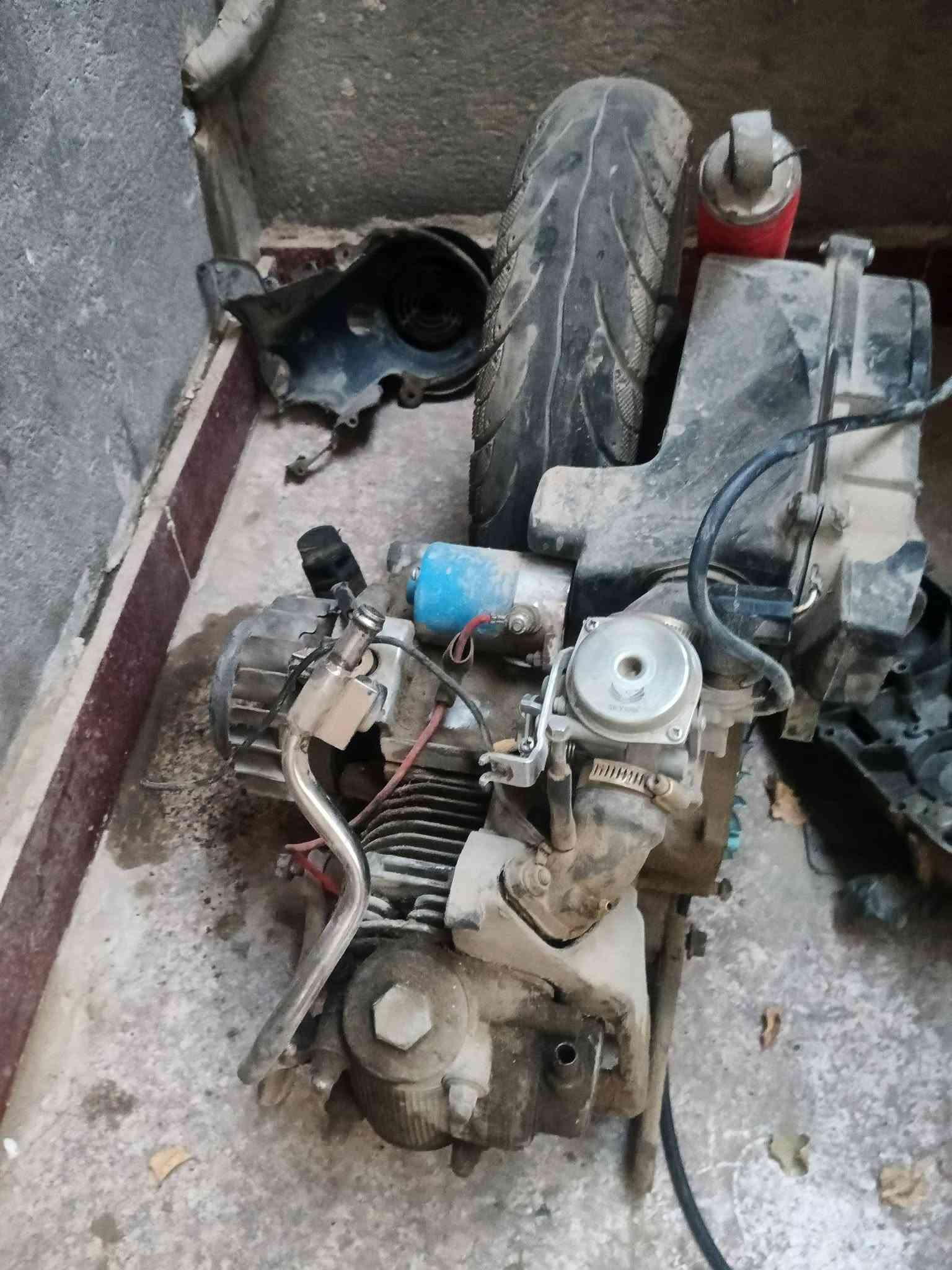 سلام عليكم غراض ماكس عدلة للبيع
مكينة للبيع لاتكلي شبيها ولا هاي شغالة هية ابيع كوم حديد ب 50 قفل هورن مال عدلة قوي ب 8 بطل ب 4 شاصي نال عدلة ب 60 وتانكي ب 10 وشيال ب 10 كفراتت تجاري ب 25 وتاير امامي وويل ب 20 جنطة ب 10 وكشن  ب10مكاني ناصرية مركز *********** رقمي
