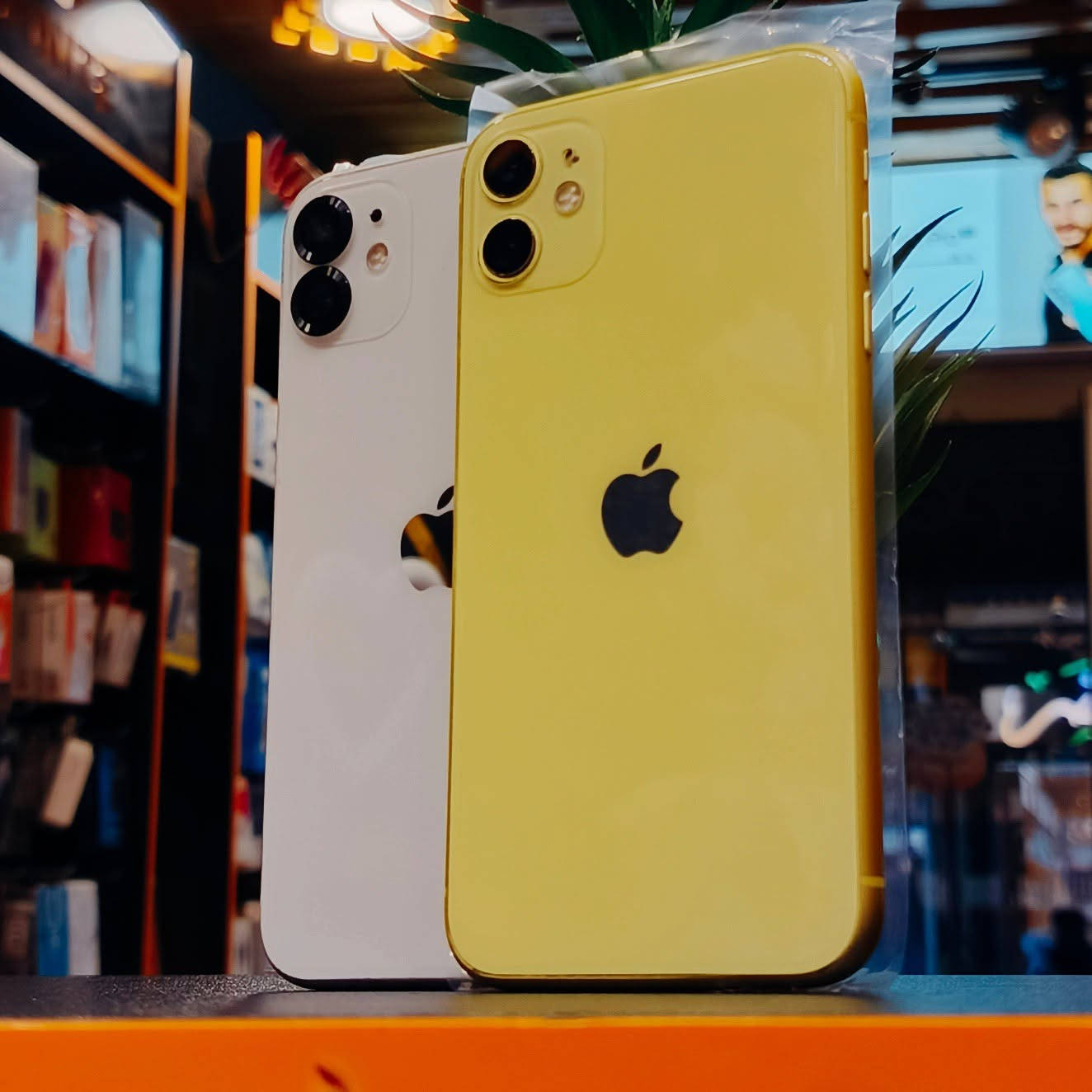 #قطعتين ايفون 11 بسعر مناسب  👇

# iphone 11 
(( اللون الاصفر )) 

الذاكرة  64 GB
البطارية 100 % 
مستبدل شاشة (( كلشي شغال 100% ))
#السعر 175 الف فقط 

#iphone 11 
(( اللون الابيض )) 
الذاكرة 64 GB 
البطارية 82 %
(( مستبدل شاشة بصمة لوجه متوقفة تحديث ))
#السعر 175 الف 

#العنوان _الانبار _قضاء هيت _ شارع حامي حميد _مجاور مجمع الملكة أو مقابل مكتبة الأقلام _ مركز الباشا 💥
#لتواصل معنا : 
واتساب / ***********
الانستا / albasha-mople
