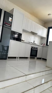 شقه مؤثث للايجار حي الصحه شارع الكورنيش للاستفسار 07834020048