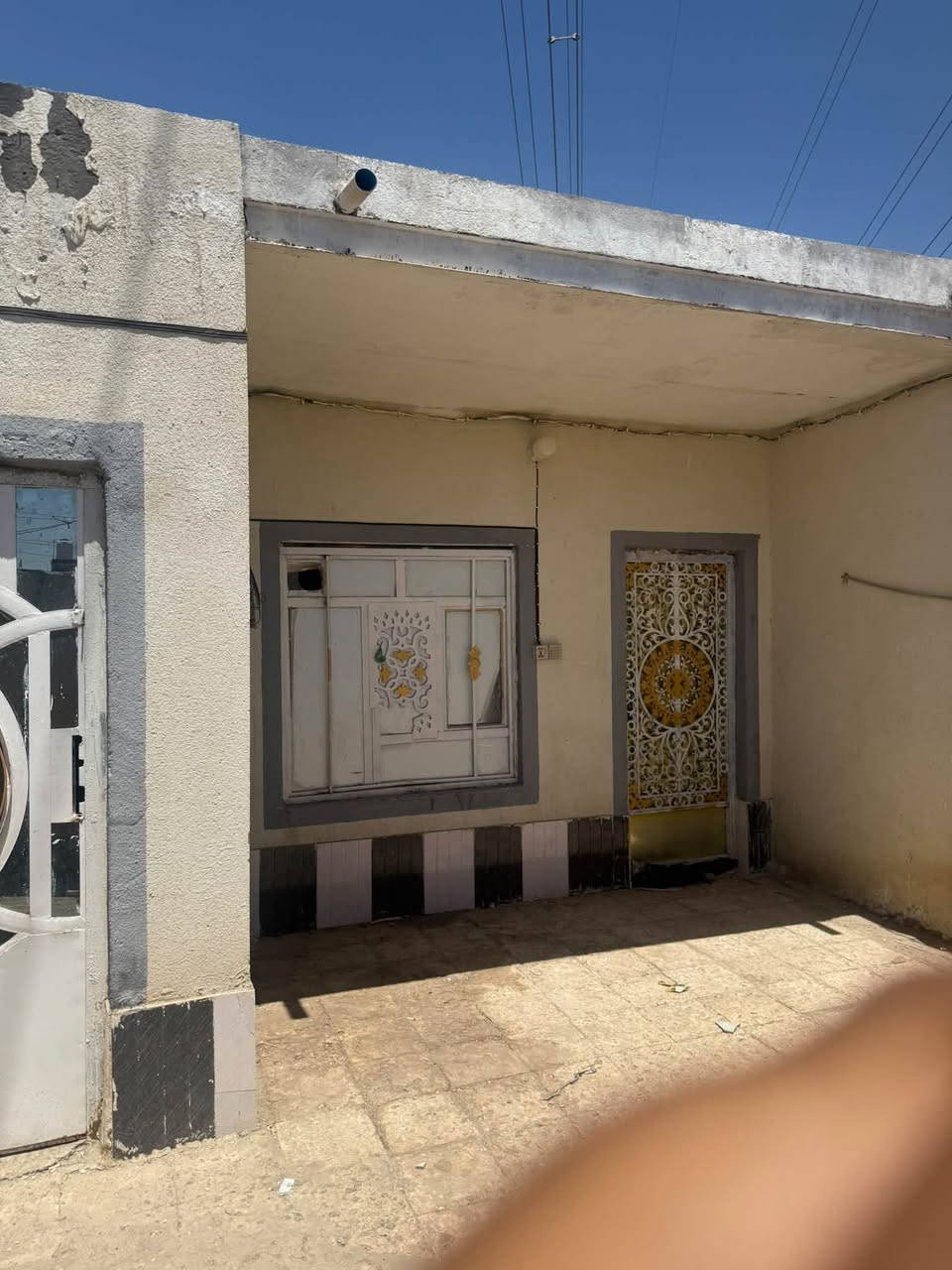 دار للبيع العكر الغربي المساحه130غرف وصاله ومطبخ وديوانيه  خدمات  جاهز للسكن بي وصل تطويب للاستفسار الاتصال***********
