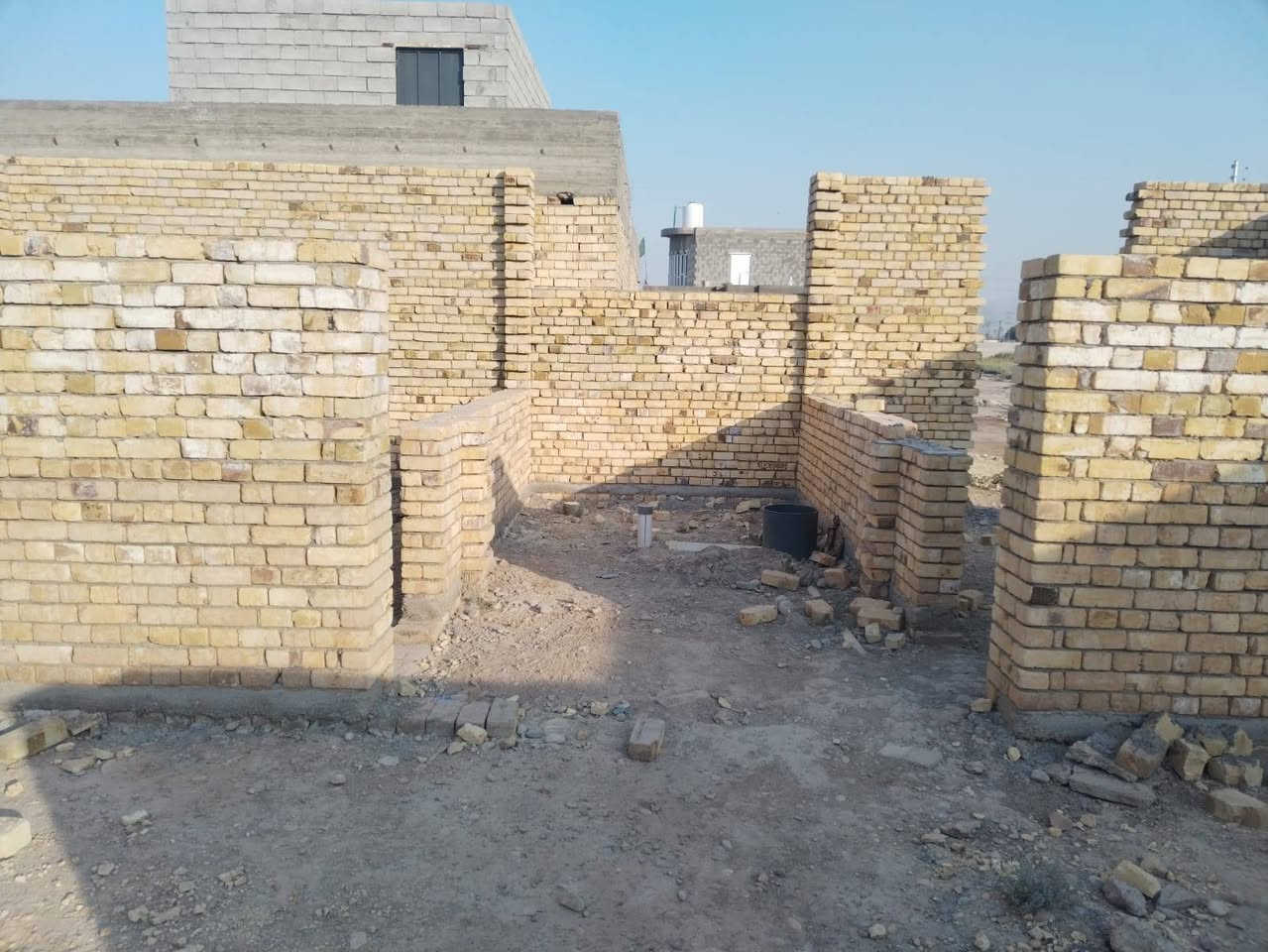 السلام عليكم  هيكل للبيع مكان المتنبي المساحه 235م تفاصيل غرفتين نوم صاله وستقبال ومطبخ  الاتصال ع الرقم ***********
