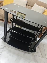 ميز تلفزيون • زجاج سيكوريت • نظيف