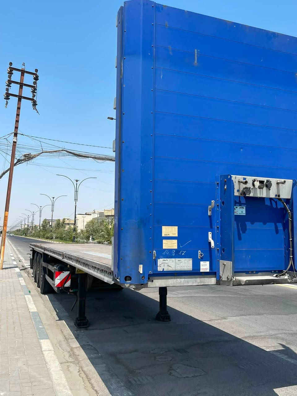 السلام عليكم للبيع عربانه شمتز گنفلايز دخوول جديد منفيس موديل حديث فوول الفووول تخم تاير صناديك قاعده سبيرات مكفوله من كلشي حته ما مشتغله زيروو مناقصه اي شي مكانه بصره شراي يتصل ***********
