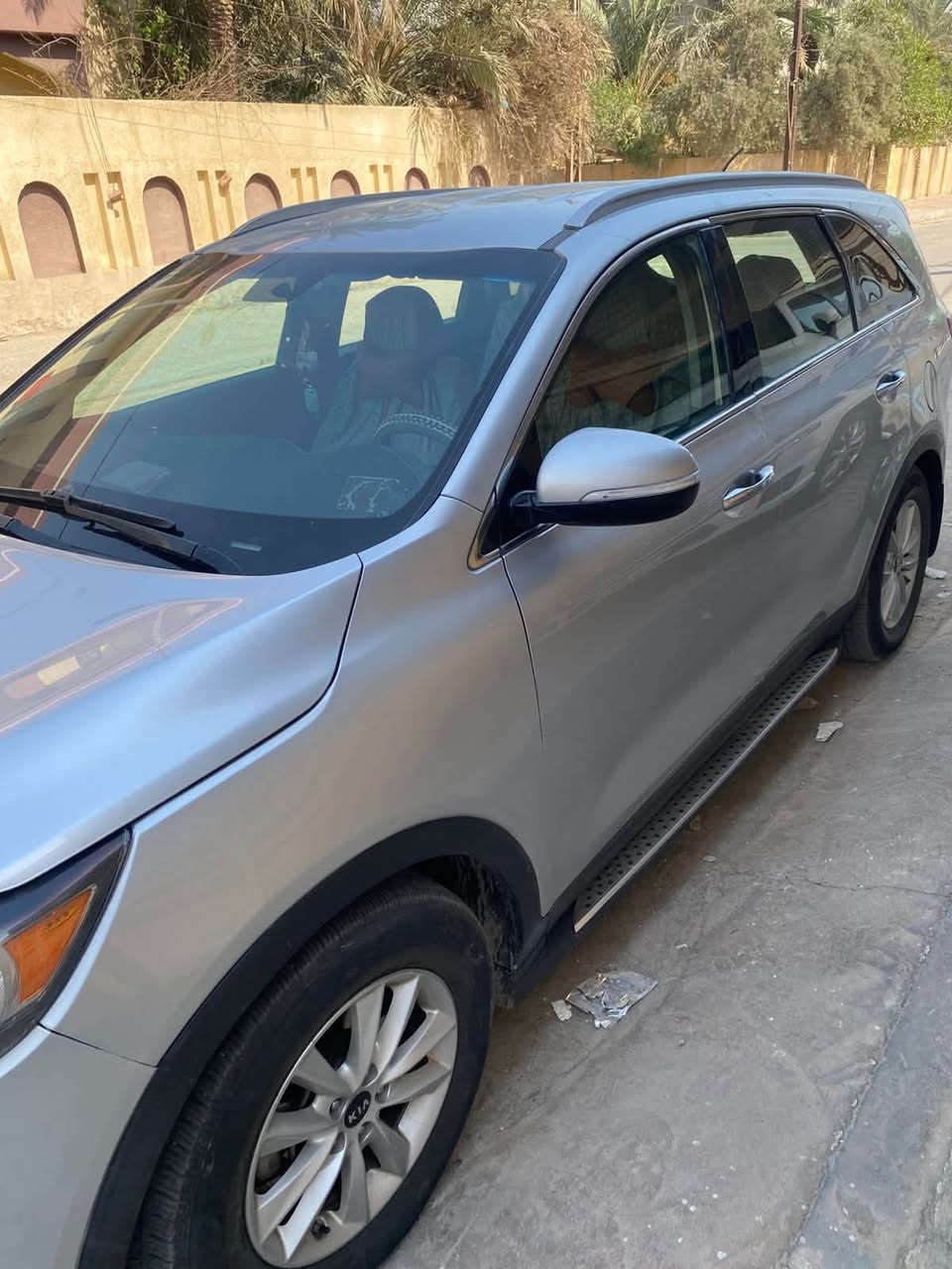 السلام عليكم سورنتو موديل2020 سعره 180$و بيها مجال سياره ماشيه 58الف ميل لون سياره رصاصي وارد امريكي سياره 7راكب سياره 6 سلندر يوجد بيه بلوتوث و ابل كاربلي و كامره خلفيه و نوافذ كهربائيه و مقاعد صف ثلاثيه رقم بغداد جديد باسمي تحويل ثاني يومً موقع سياره البصره رقم هاتف ***********
