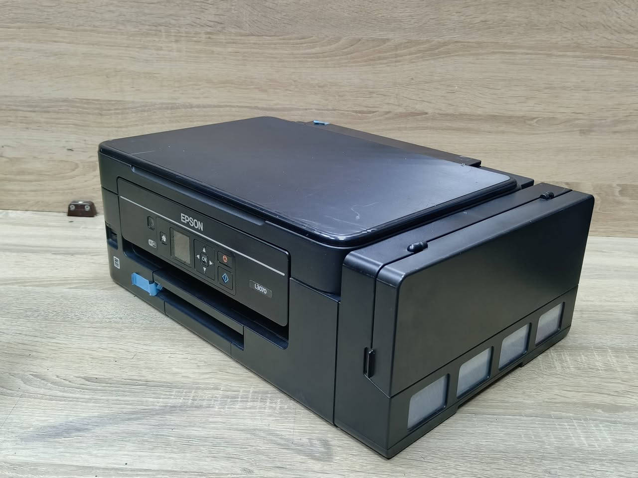 طابعة ايبسون موديل L3070 مستعمل باحالة ممتازة باحبار خارجيةتطبع 6000 اسود وابيض 5000  ملون سعر الحبر 10 الف لكل اللوان سرعة طابعة 9 ملون 12 اسود وابيض طباعة بوجه واحد تحتوي على WIFI يمكن ربطها على موبايل وتابليت ولابتوب مع امكانية طباعة صور استنساخ طباعة سكنر 🚦سعر الطابعة 125 الف 🚦مع كيبل كهرباء وكيبل كومبيوتر وقرص تعريف للطلب *********** - *********** يوجد توصيل لكل المحافظات بضمان تشغيل وفحص
#طابعتي 
#الصفوة
