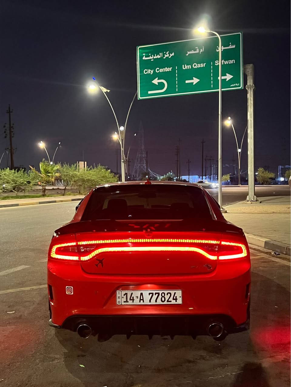 *للبيع دوج جارجر 2018 RT 👑 

*المواصفات:*

- *الوارد:* امريكي 

- *المحرك:* 5.7 HEMI 8 

- *الكير:* 8 نمر اوتوماتيك + شفتات بالستيرن

- *رقم:* بصره بأسمي تحويل مباشر

- *المكان:* البصرة

*مواصفات الفل:*

- شاشة كبيرة Uconnect لمس

- شاشة تحكم + نظام تشغيل عن بعد

- داخل جلد + تحكم كهربائي

- تبريد وتدفئة كشنات

- كشتات امامي وخلفي

- بصمة تشغيل + بصمة ابواب

- حساسات + كاميرا رجوع

- + مانع انزلاق + 8 ايرباك

- ويل 20 اصلي RT

- كزوز سبورت +عادي 

*الضرر:*

جاملغ وبنيد فقط

*السعرالمطلوب 220 وبخدمه الشراي 

البيع شرط التحويل.. الشراي يتصل مكلف بل نشرر*********** الزبير, البصرة
