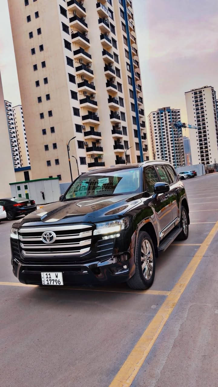 لاندكروز GXR • ٢٠٢٣ • ماشي ٣٨٠٠٠