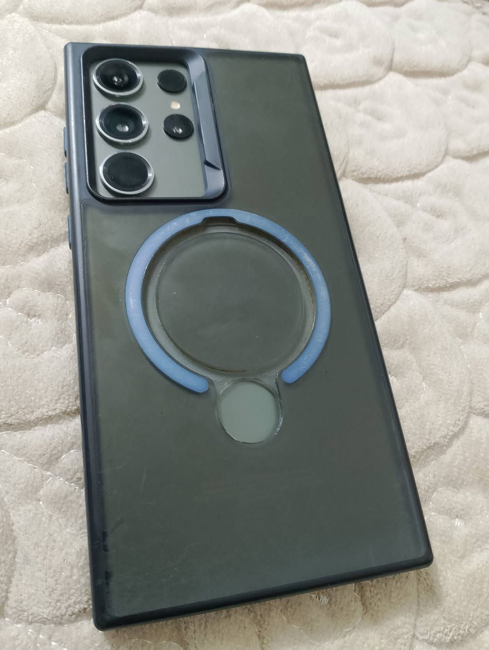 السلام عليكم
Samsung Galaxy S23 ultra 
للبيع
 مكفول سابقا وغير مفتوح وكع مني يحتاجله تبديل شاشه كما موضحه بالصوره كلشي مكفول بي الكاميرات والشاصي والظهر حته من الشخوط اللون زيتوني 
كافة الملحقات موجوده 
بصمه وجه شغاله وبصمه بالشاشه
للتواصل *********** Whatsapp 
السعر 400 وبي مجال 
عنوان حله مركز المدينه
