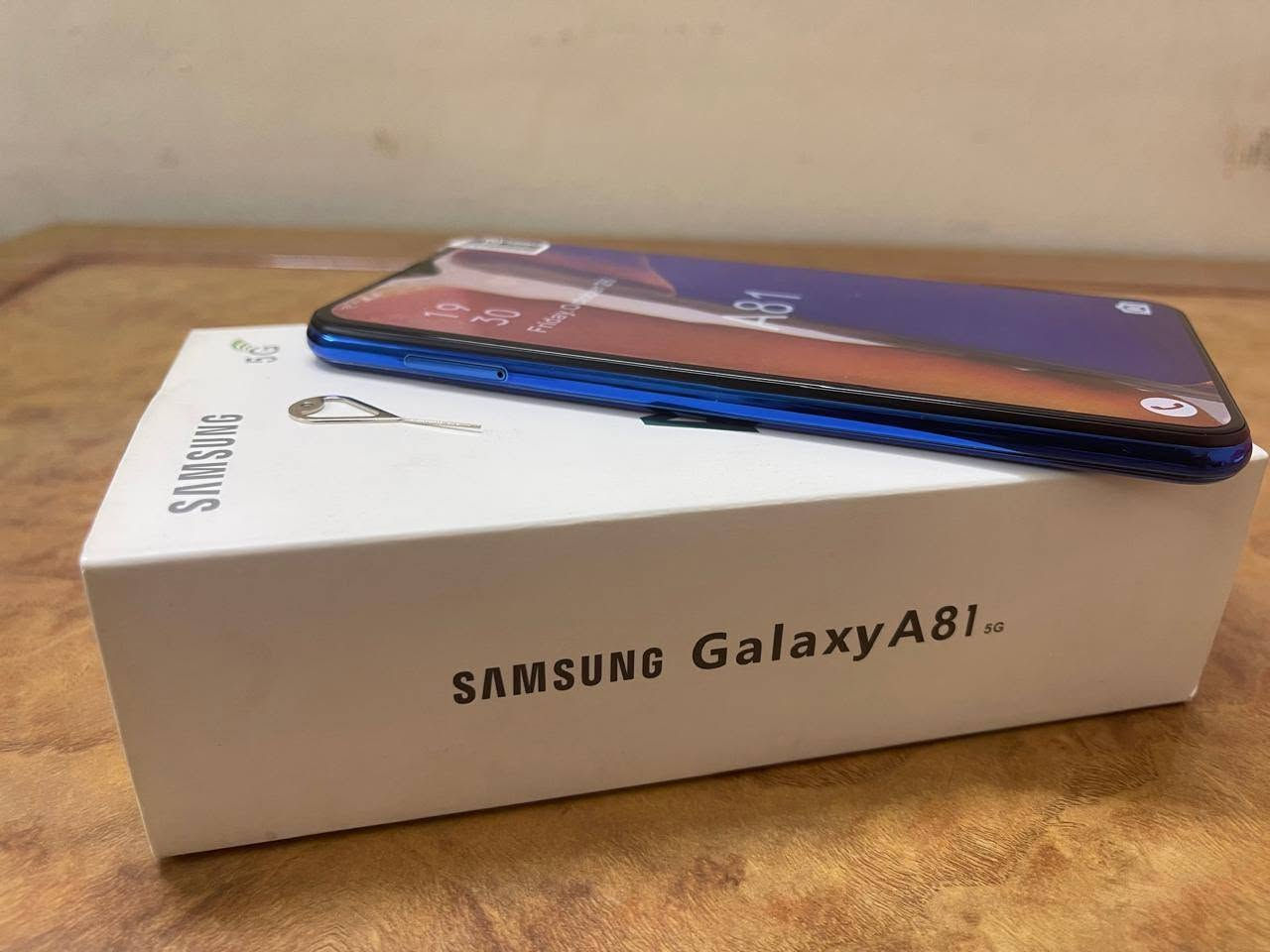 السلام عليكم
Samsung a81 5G

جديد ما مستخدم بالجيس

ذاكرة 128

يدعم انترنت 5G

كاميرا ثلاثية

بطارية 4000 مللي امبير

مساحة تخزين قابلة للتوسيع

مع ملحقات كامل تتكون من:

. كفر شفاف

. لصقة شاشة

. شاحنة تلفون اصلية

. واير شحن

. دبوس سيمكارت

السعر 120 وبي مجال

متوفر توصيل

للتواصل ***********
