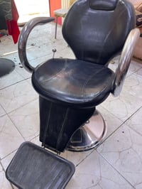 كرسي حلاقة • جديد • نظيف ٩٩٪