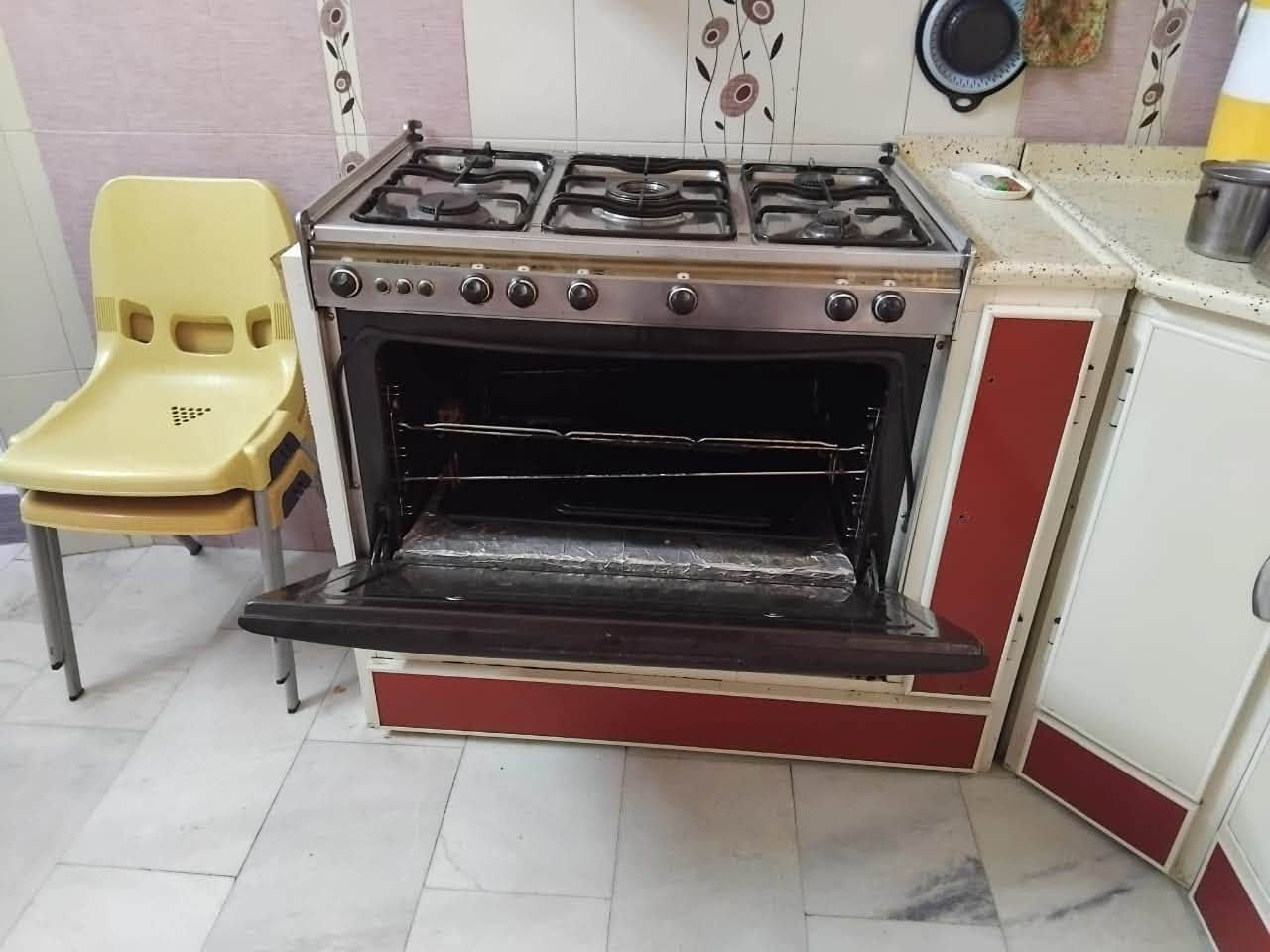 طباخ وثلاجة للبيع 
للاستفسار الاتصال على الرقم
***********
