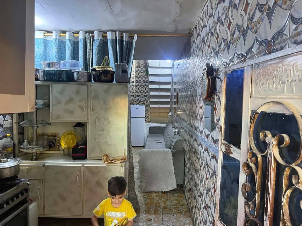 بيت للبيع المعامل بستان سامي خلف مطعم اوراس 150 متر طابق ونص غرفتين   صالة استقبال مطبخ  قريب ع الشارع العام ب50 متر على شارع عريض البيت ركن السعر35 مليون 📞 (   *********** ) متواجد واتساب
