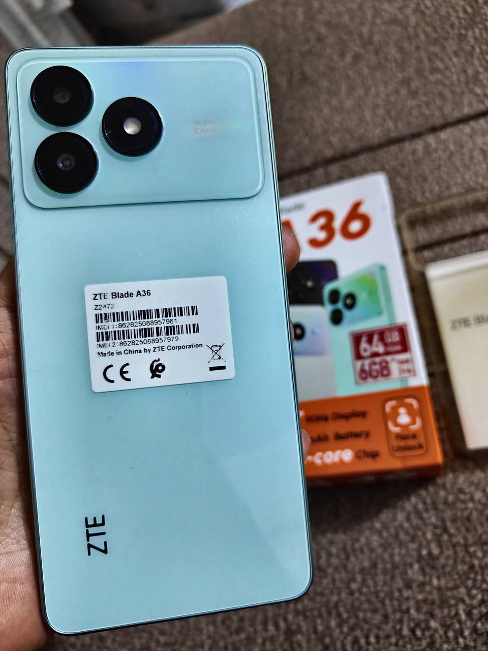 ZTE شركة ` A36 زتي اي
الجهاز نضيف 100% 🩵
المواصفات الكاملة :

 شاشة 6.75 بتردد 90 هيرتز

ذاكرة داخلية 6/64 جيجا

بطارية 5000 

معالج ثماني النواة يونسك 17200

الجهاز ويا كارتونه وكفر فقط 
السعر 130 شراي خاص او اتصل *********** واتساب
