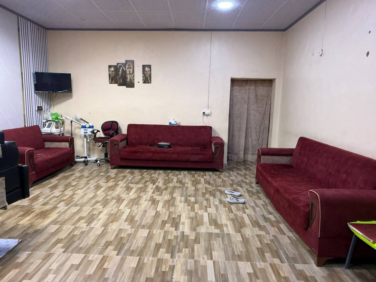 السلام عليكم صالون البيع سعر ع خاص
