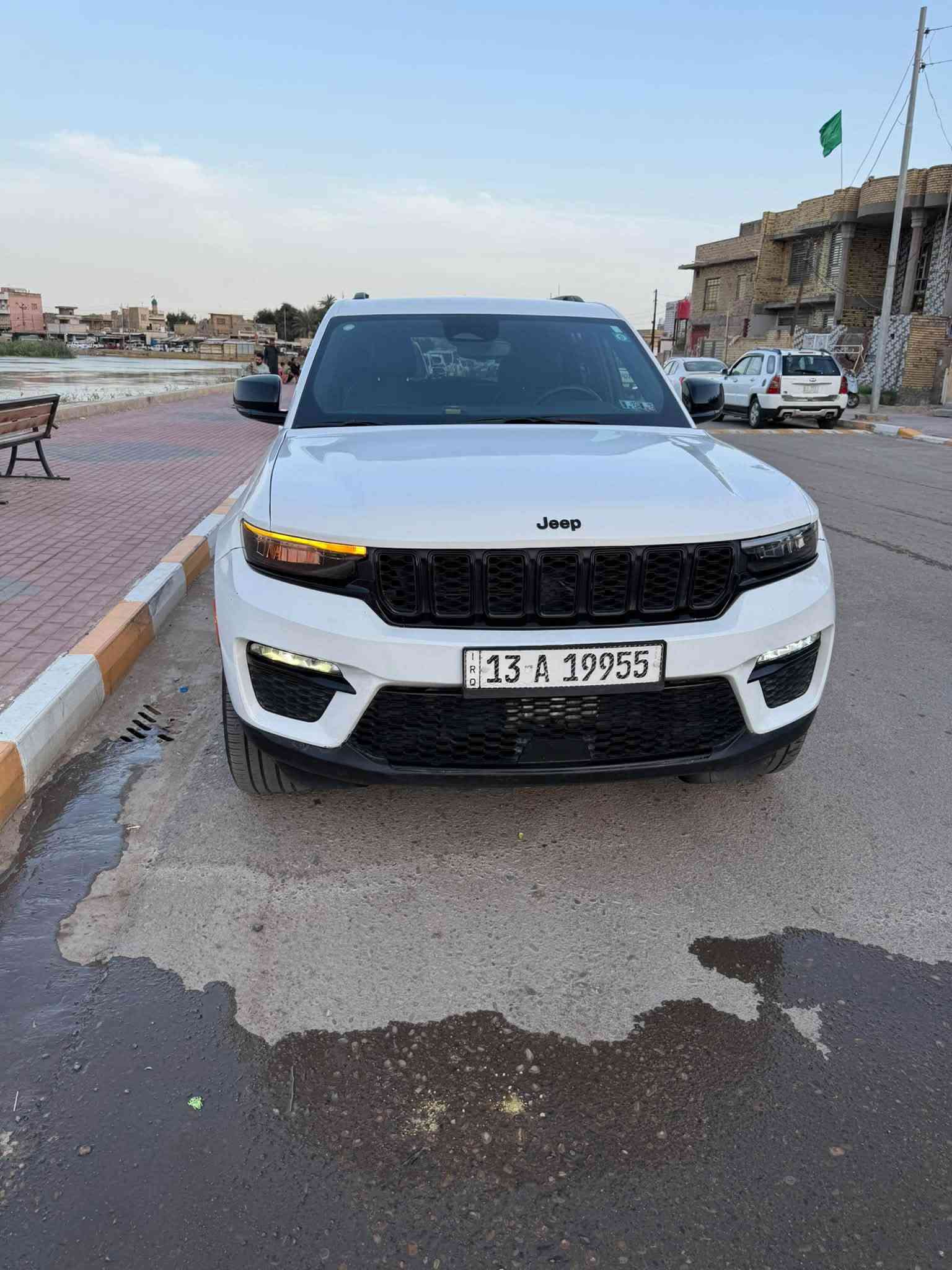 للبيع
جيب كراند شيروكي لمتدد 2024  وارد امريكي  5راكب رقم شهداء ب اسمي 
مواصفات فول عدا البنراما 
ماشيه 39000im
***********
السعر 265 ورقه وبيها مجال

نص مكتوب في الصور:
- 4 of 14
- 1 of 14 HD