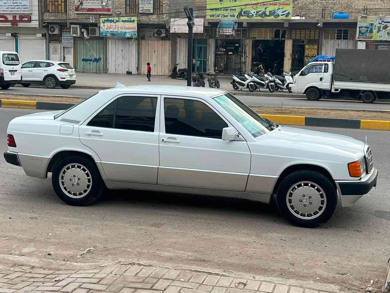 مرسيدس 190 سياره. خير من الله نضيفه محرك وكير يخبلن تبريد نقص بس غاز سياره تعمير جديد مابيه كل نقص محرك وكير بلاد  سعر 45 وبيه مجال(***********)

