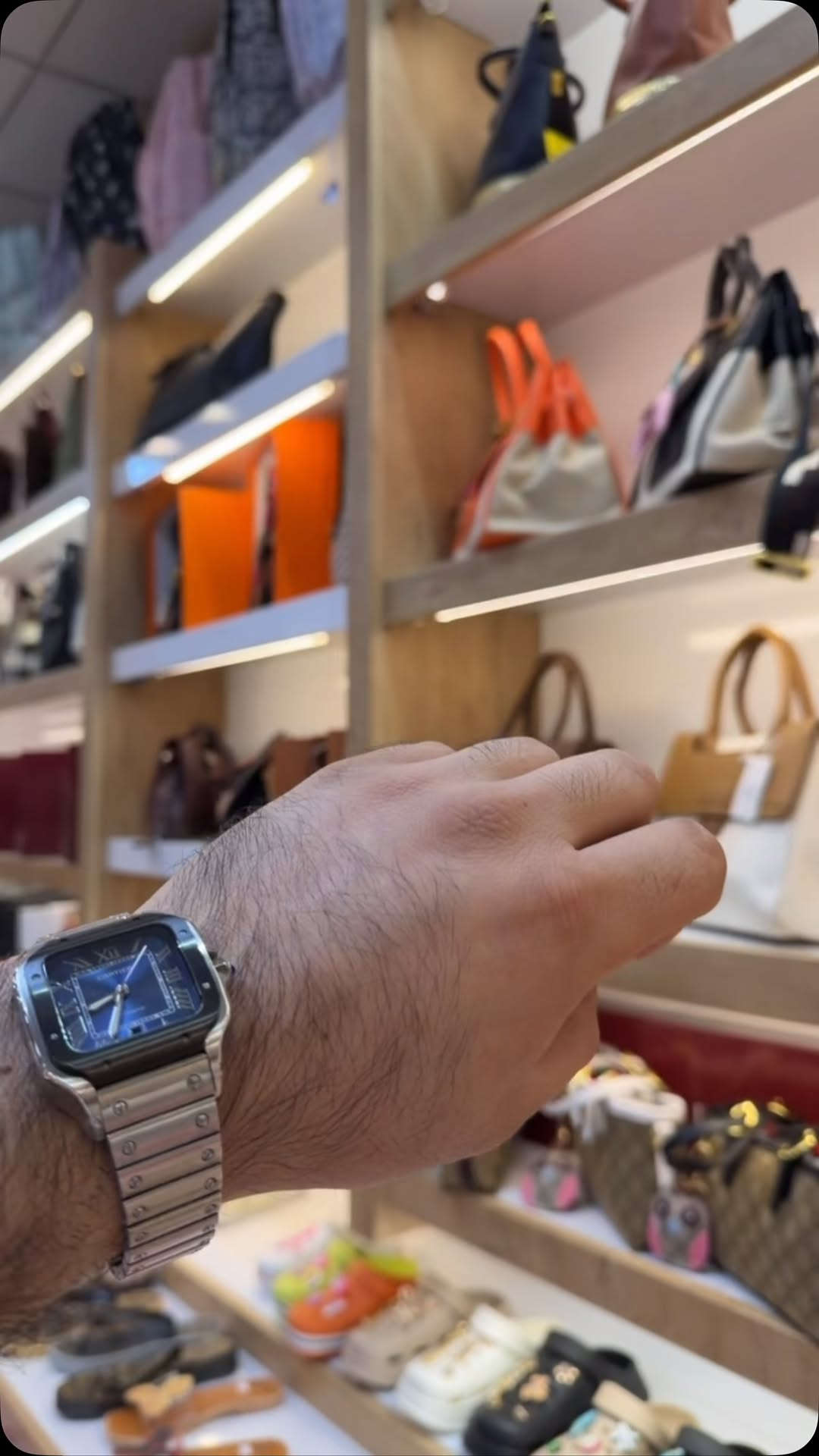 ساعات • للبيع