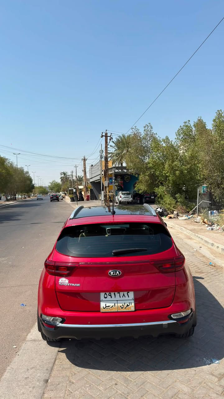 السلام عليكم
سبورتج 2020 فول جديدة 
مكينه 2000 دوش 
ماشيه 84
بانوراما 
بصمه 
فول عدى الصندوق مو كهرباء
داخل حمصي جلد ومخمل 
قطعتين تبريد 
شاشه 
سستم صوت (Alpine)
كشنين كهرباء امامي 
درايف مود (Eco-normal-sport)
السعر 188 وبيها مجال بسيط
العنوان بغداد /حي الجهاد
للاستفسار ***********
